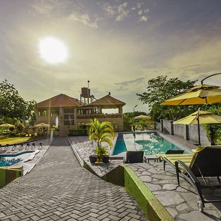 Santa Maria Hotel Ентебе Екстериор снимка