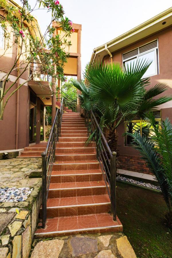 Santa Maria Hotel Ентебе Екстериор снимка