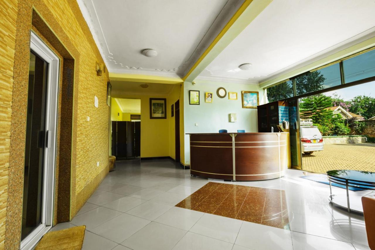 Santa Maria Hotel Ентебе Екстериор снимка