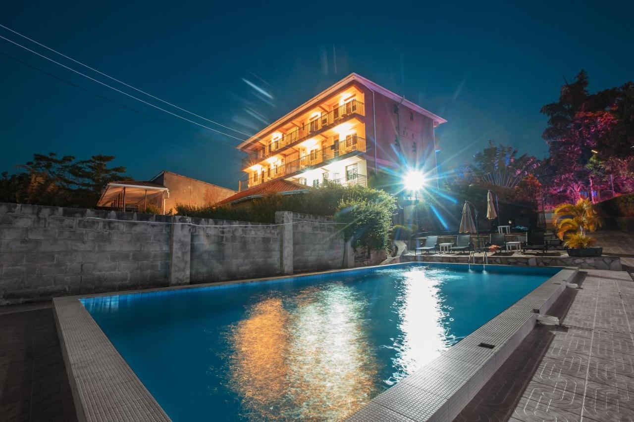 Santa Maria Hotel Ентебе Екстериор снимка