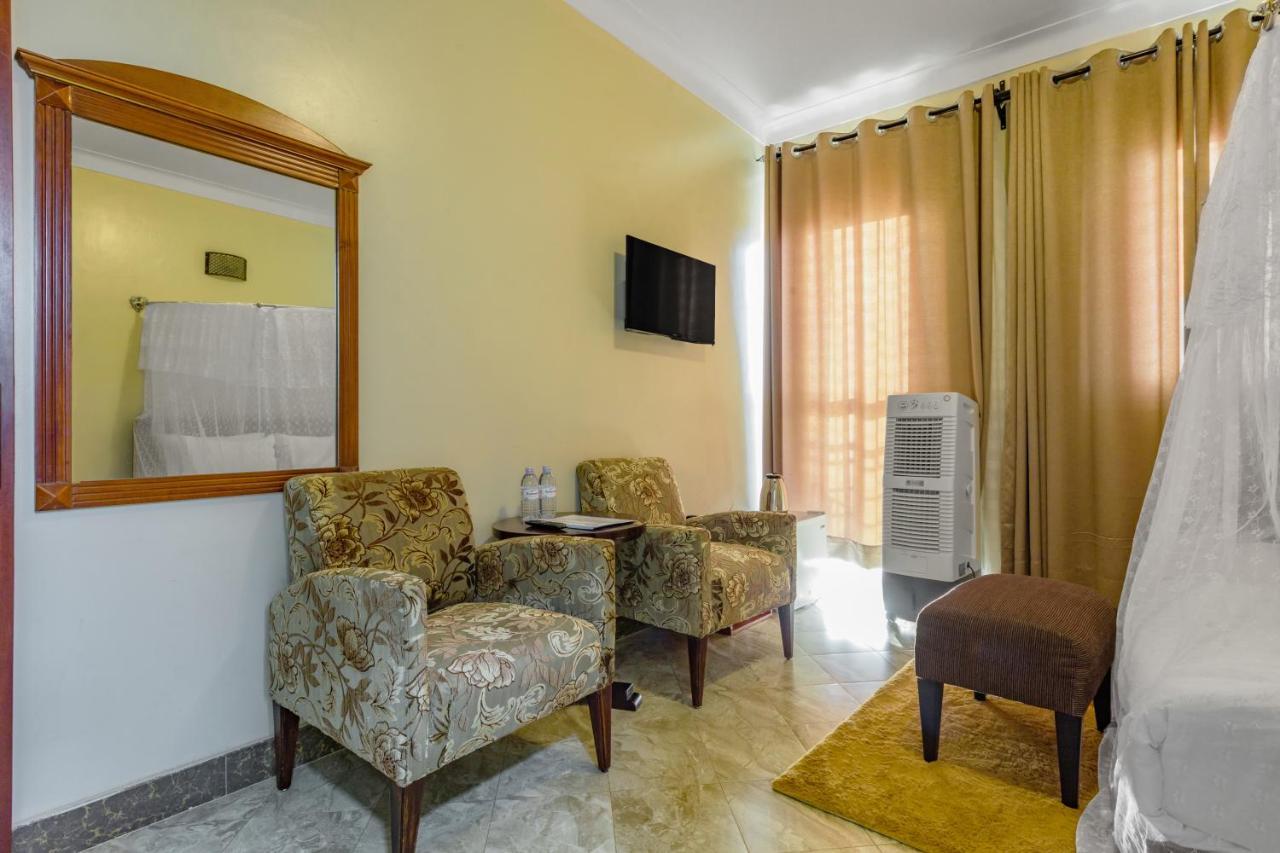 Santa Maria Hotel Ентебе Екстериор снимка