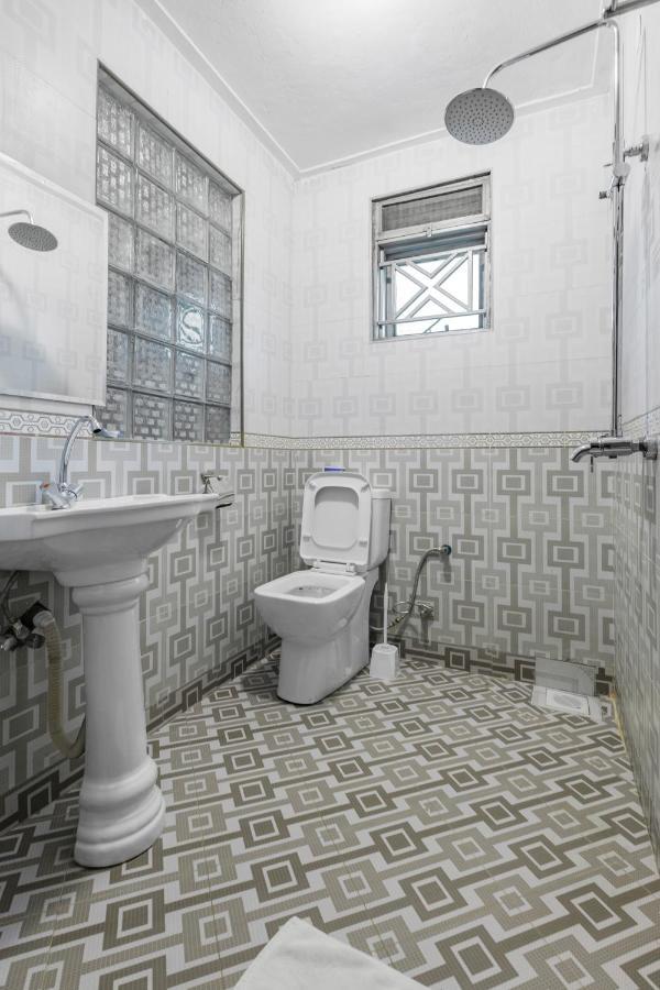 Santa Maria Hotel Ентебе Екстериор снимка