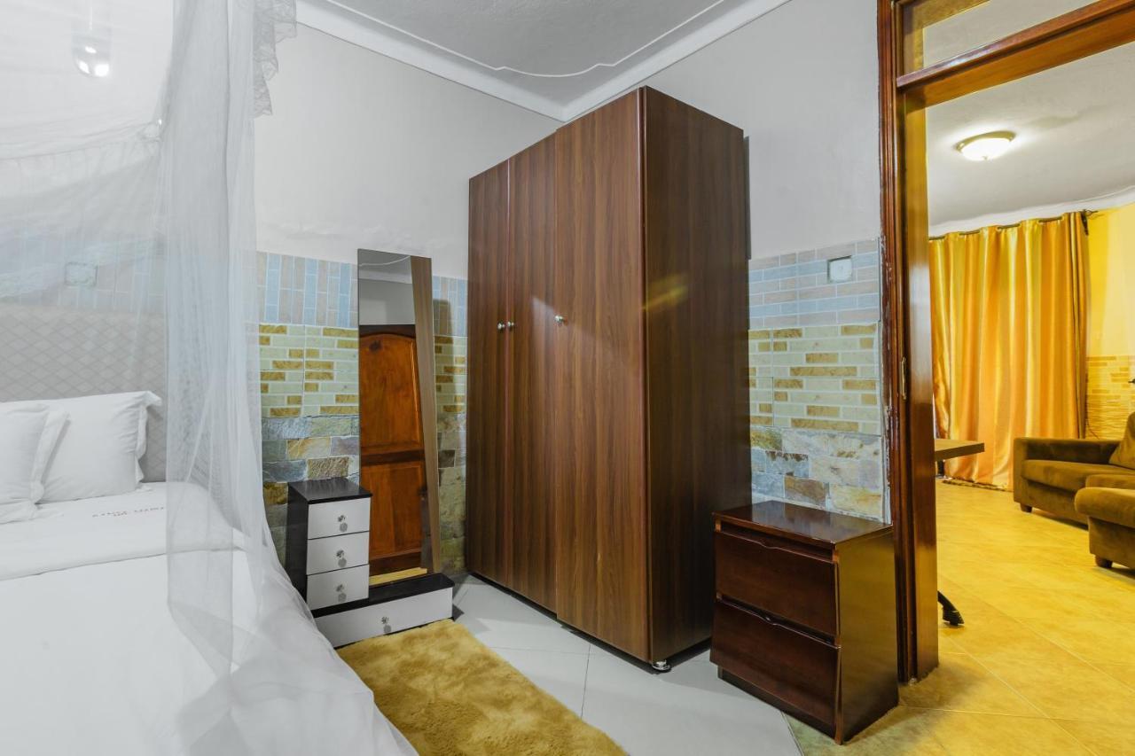 Santa Maria Hotel Ентебе Екстериор снимка