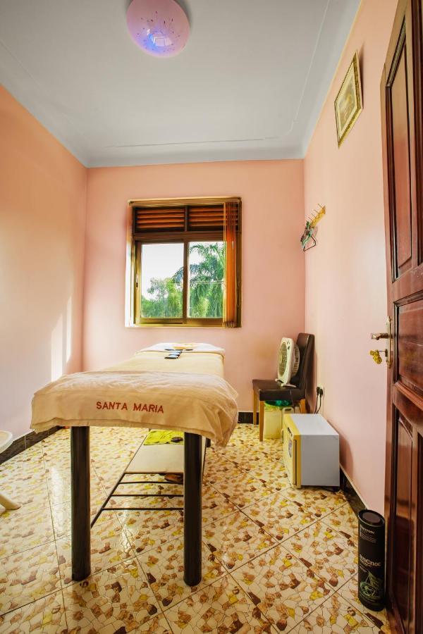 Santa Maria Hotel Ентебе Екстериор снимка