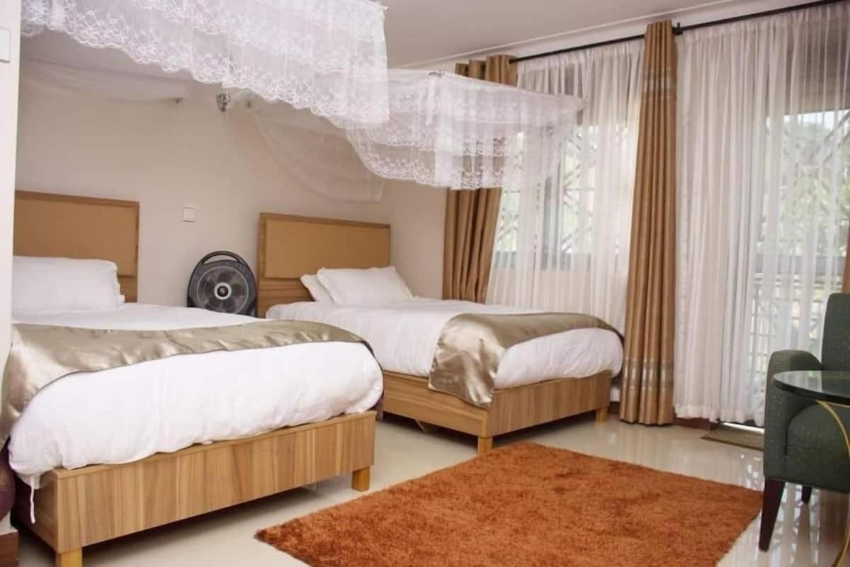 Santa Maria Hotel Ентебе Екстериор снимка