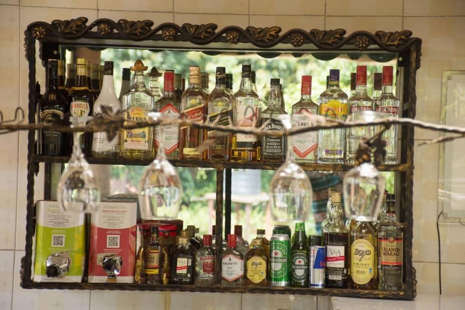 Santa Maria Hotel Ентебе Екстериор снимка